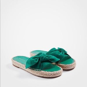 New in box green suede espadrille slide sandal